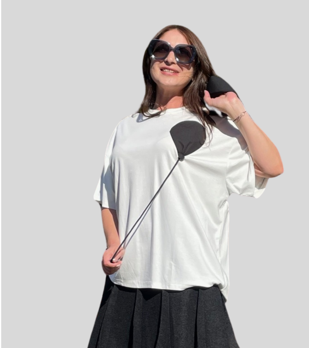 tricou alb oversize balon negru