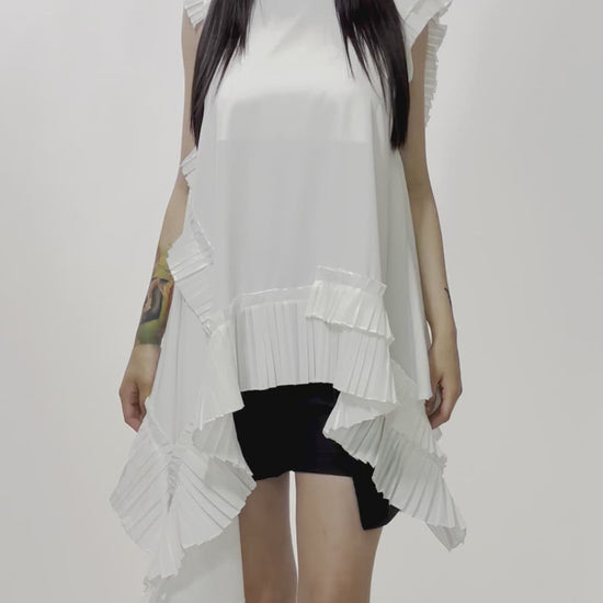 Bluza alba fara maneca neregulata volane plisate