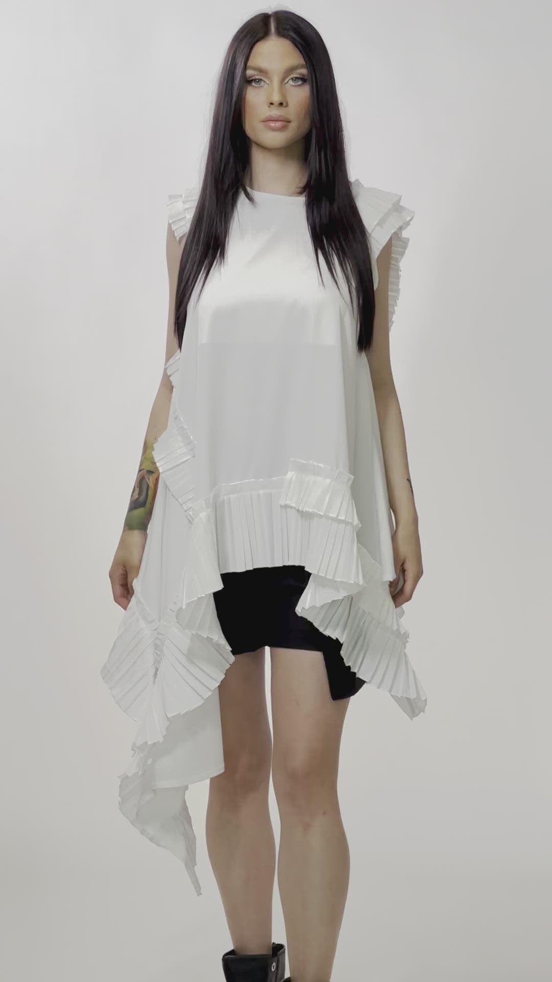 Bluza alba fara maneca neregulata volane plisate