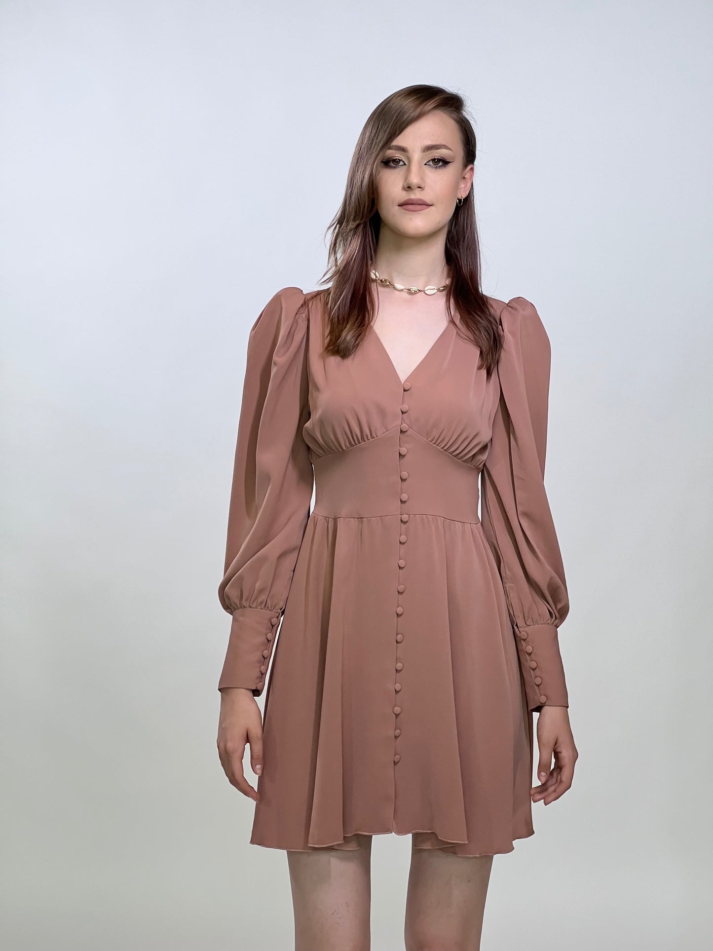 rochie mini nude maneca lunga